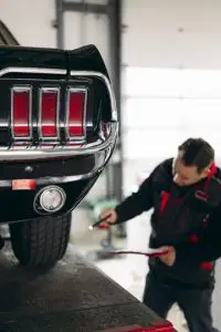 Prüfer bei der Änderungsabnahme